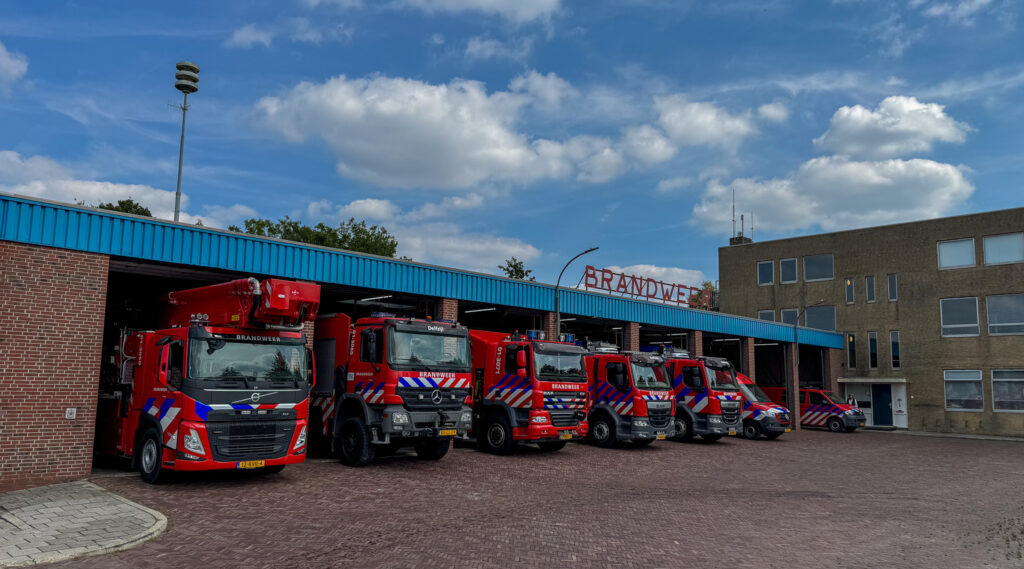 De brandweervoertuigen voor de kazerne in Delfzijl