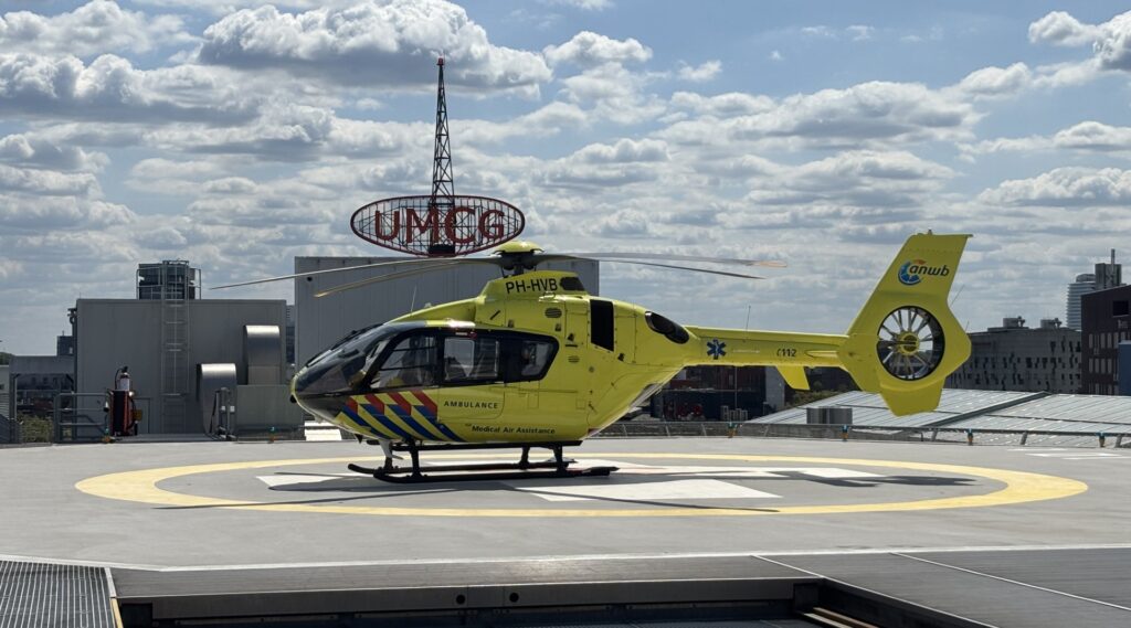 Traumahelikopter op het dak van het UMCG